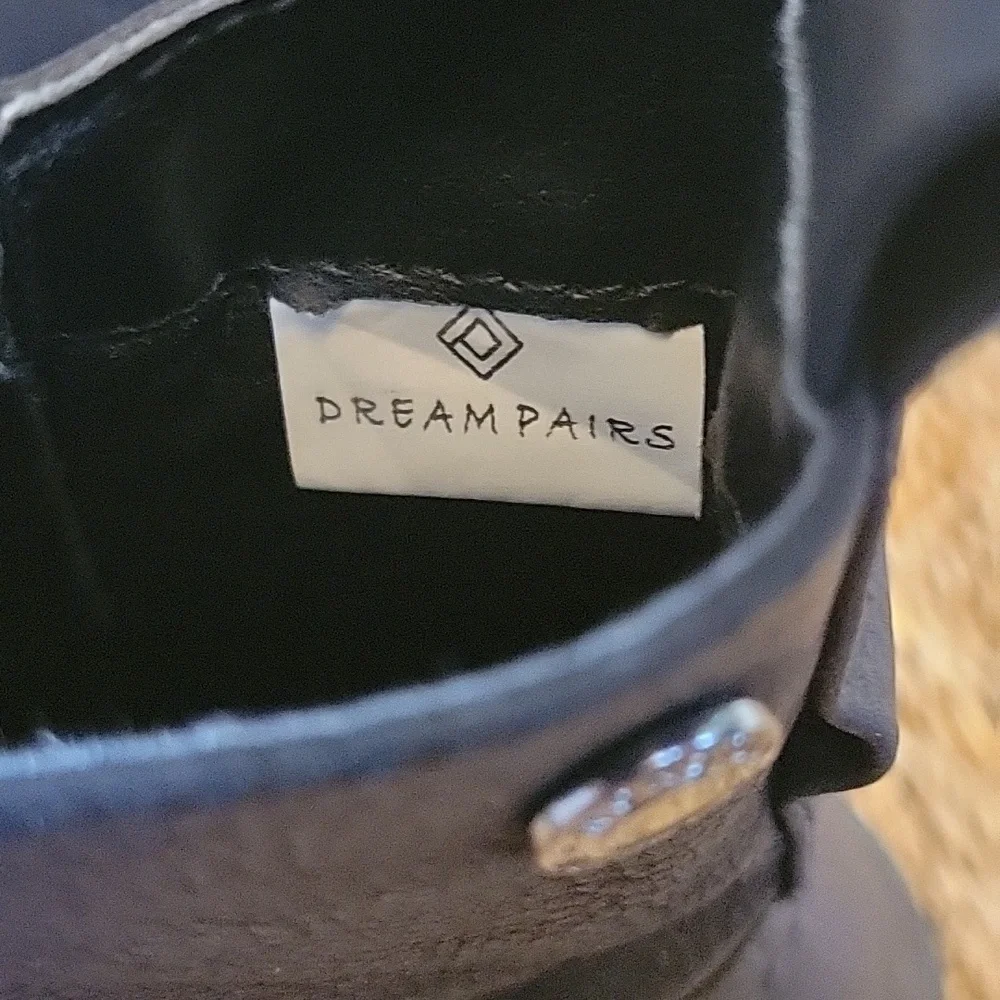DREAM PAIRS black boots with zipper on the side.  Size 6.